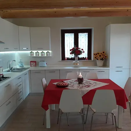 Appartement Tre Laghi Rustic With Pool