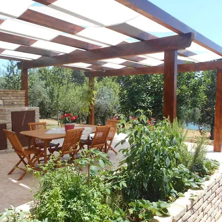 Tre Laghi Rustic With Pool Appartement